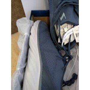 Vively Men's Athletic Shoe/Sneaker 8.5 Wide Navy Blue Rubber 2 in. heel no box